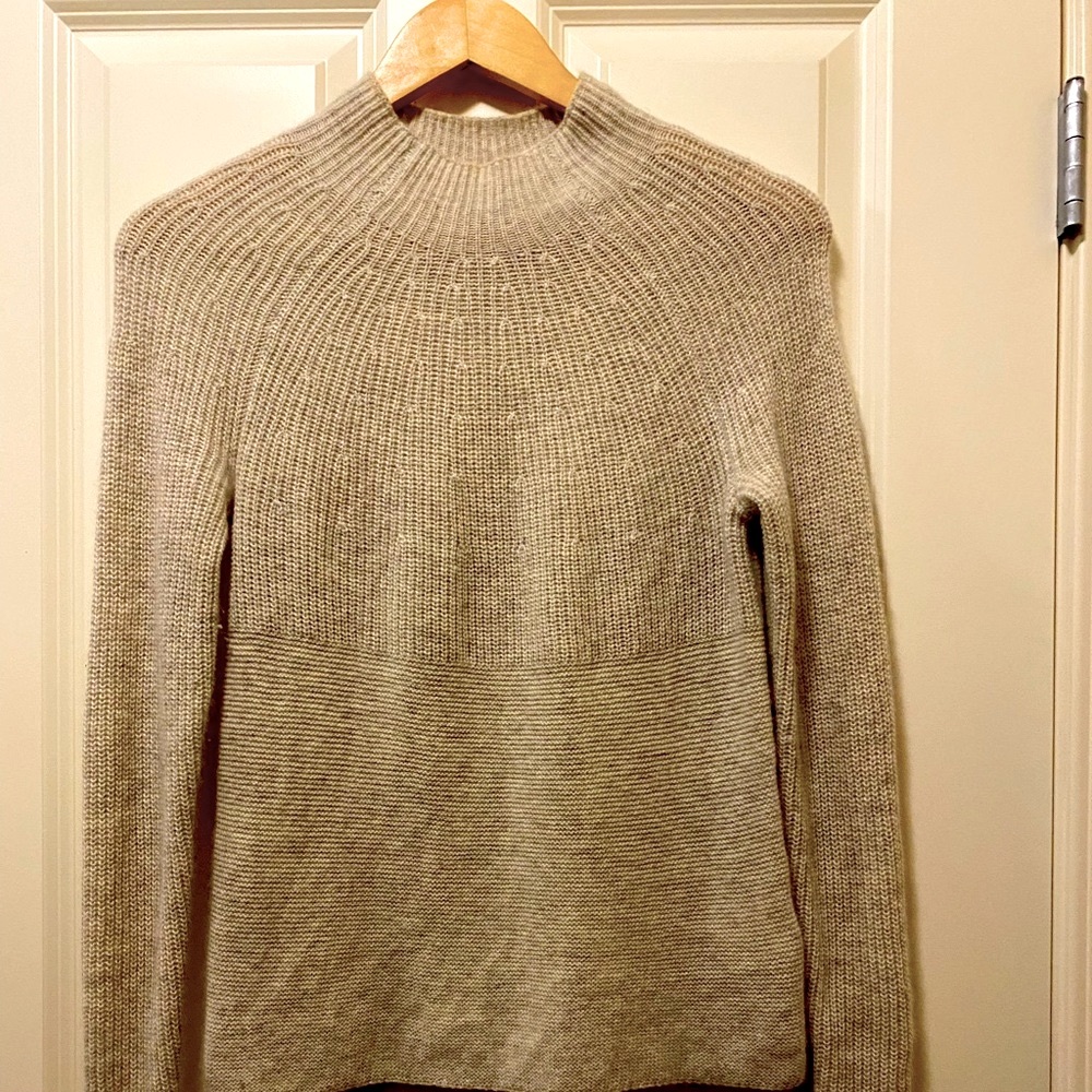 VINCE 100% cashmere sweater size XS